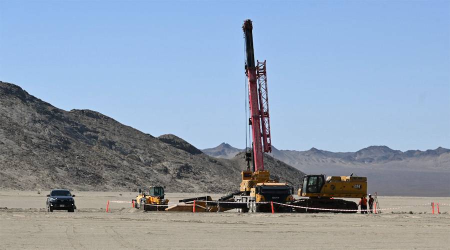 在雷科迪克进行钻探。（图片由巴里克公司提供。）