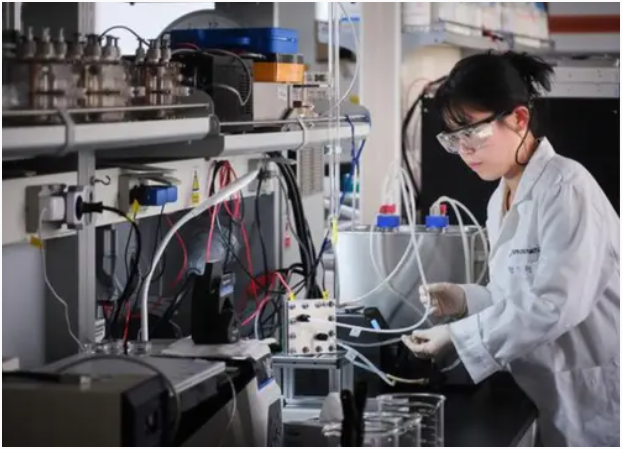 采用研究团队开发的电极对海水电解堆进行测试。  韩国能源研究所（KIER）