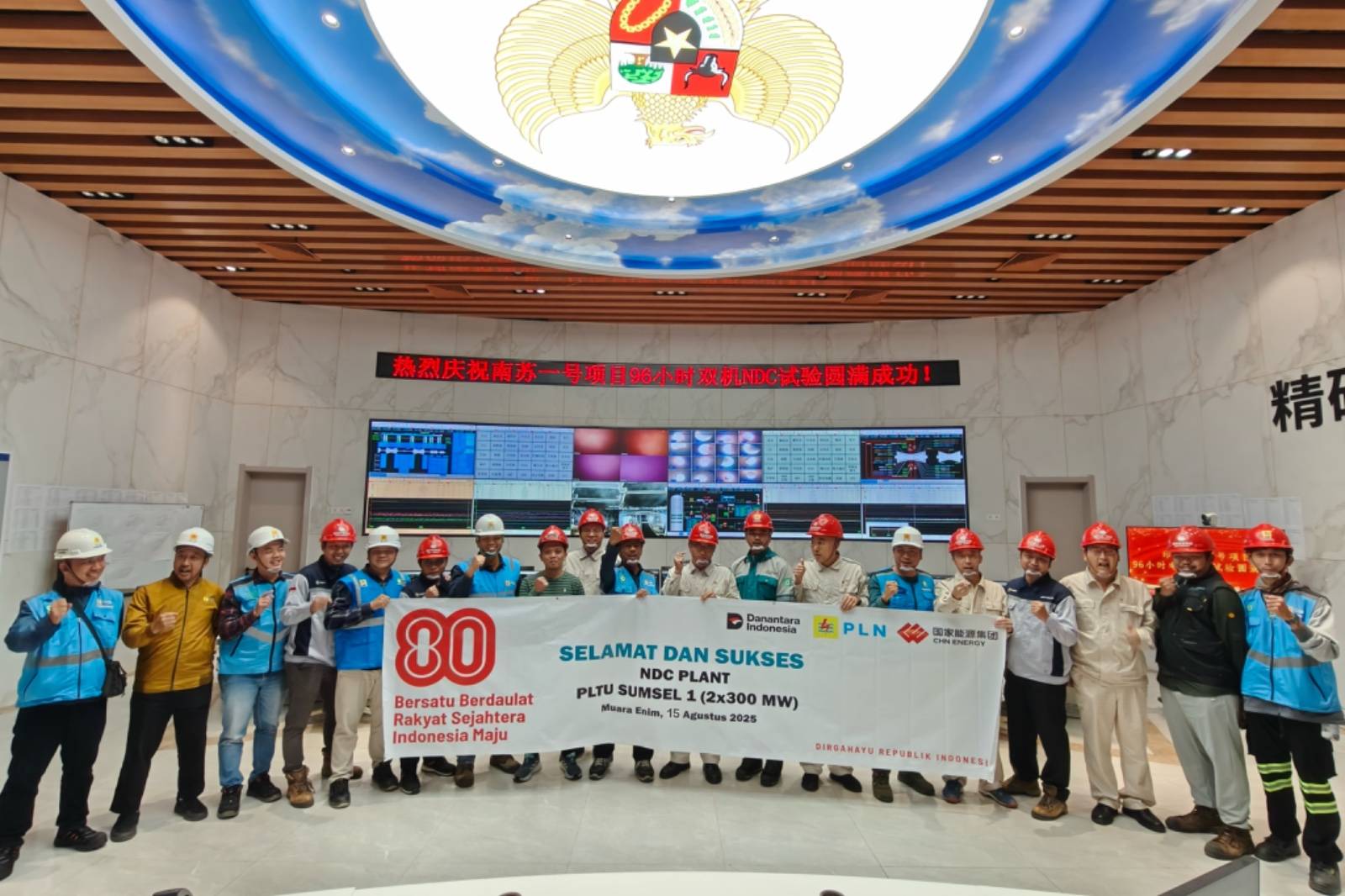 图为庆祝印尼南苏一号项目96小时NDC试验圆满完成