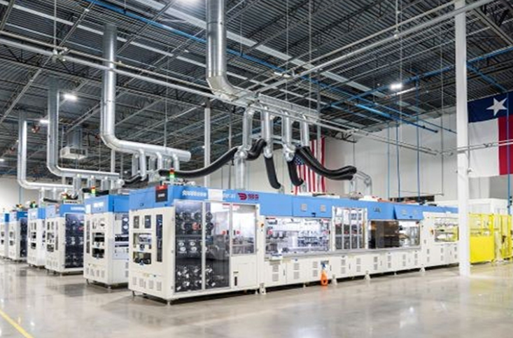 图片:SEG Solar位于休斯顿的新工厂,为Avangrid 的Tower Solar项目组装了超过20万块太阳能组件。图片来源:SEG Solar