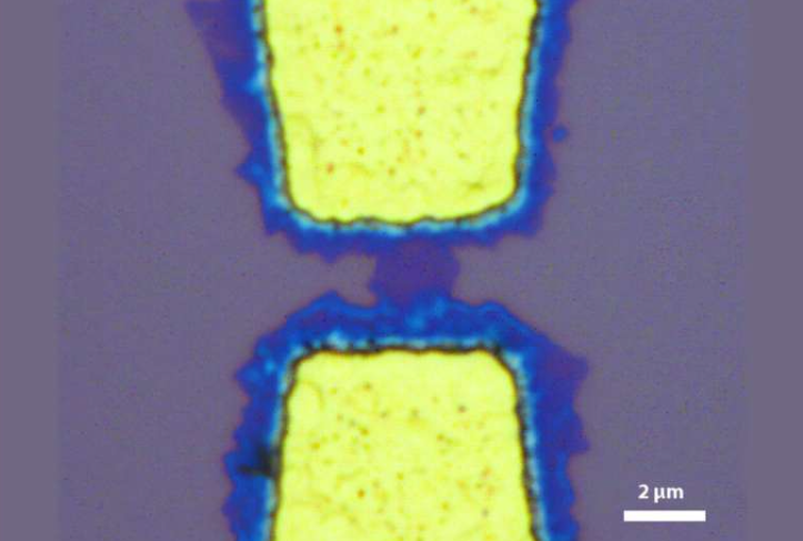 通过化学气相沉积获得的无转移连接