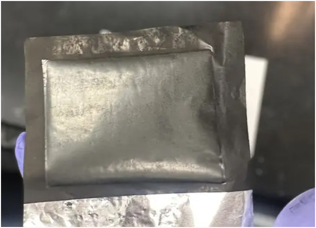 采用干法加工制成的电极。  阿贡国家实验室