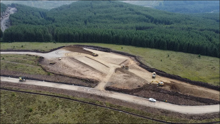 这座拥有 44 台涡轮机的风力发电场正在邓弗里斯和加洛韦以及东艾尔郡建造