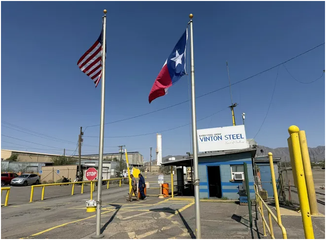 8 月 25 日,位于埃尔帕索县上谷边境钢铁路 8100 号的 Vinton Steel 小型钢厂正门。 Vic Kolenc/埃尔帕索时报