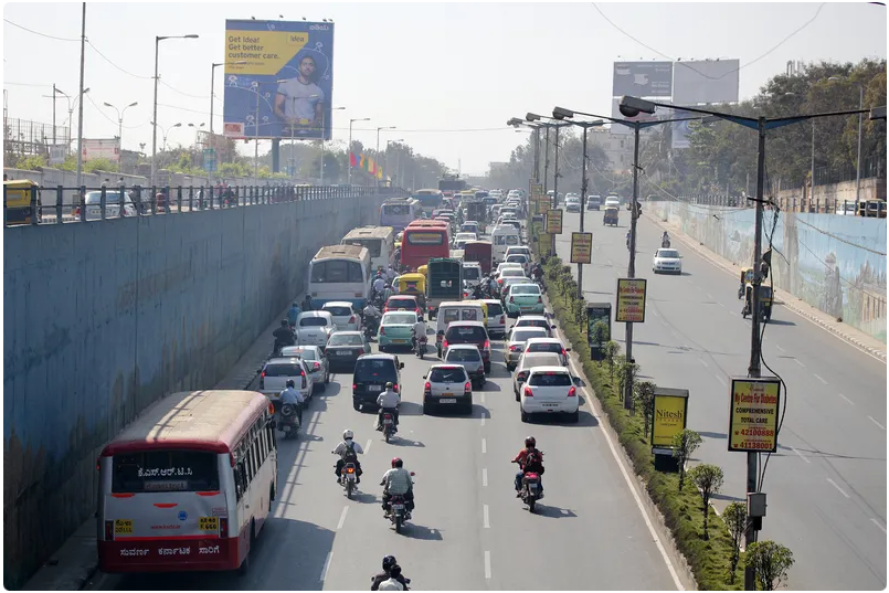 印度正在建设主要高速公路项目，包括预计于 2026 年完工的班加罗尔-金奈路线 - 图片由 &copy; Mnsanthoshkumar | Dreamstime.com 提供