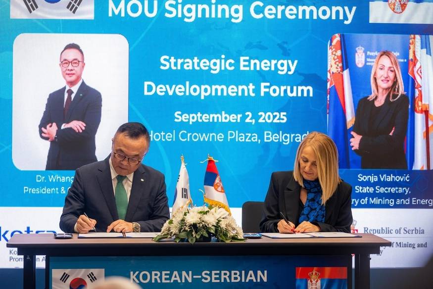▲2日(当地时间),韩国水电原子能公司社长黄柱浩(左)与塞尔维亚矿业能源部副部长Sonja Vlahović在贝尔格莱德皇冠假日酒店举行的“韩塞战略能源发展论坛”上签署了两份关于核电和氢能合作的谅解备忘录(MOU)。(图片来源:塞尔维亚矿业能源部)