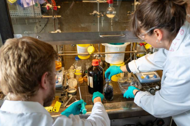 &ldquo;这种方法的妙处在于，我们解决了一个问题，却没有制造新的问题。通过将废物转化为能够有效减少温室气体的原材料，我们让环境问题成为解决气候危机解决方案的一部分，&rdquo;该研究论文的主要作者、哥本哈根大学化学系的玛格丽塔&middot;波德瑞特 (Margarita Poderyte) 说道。