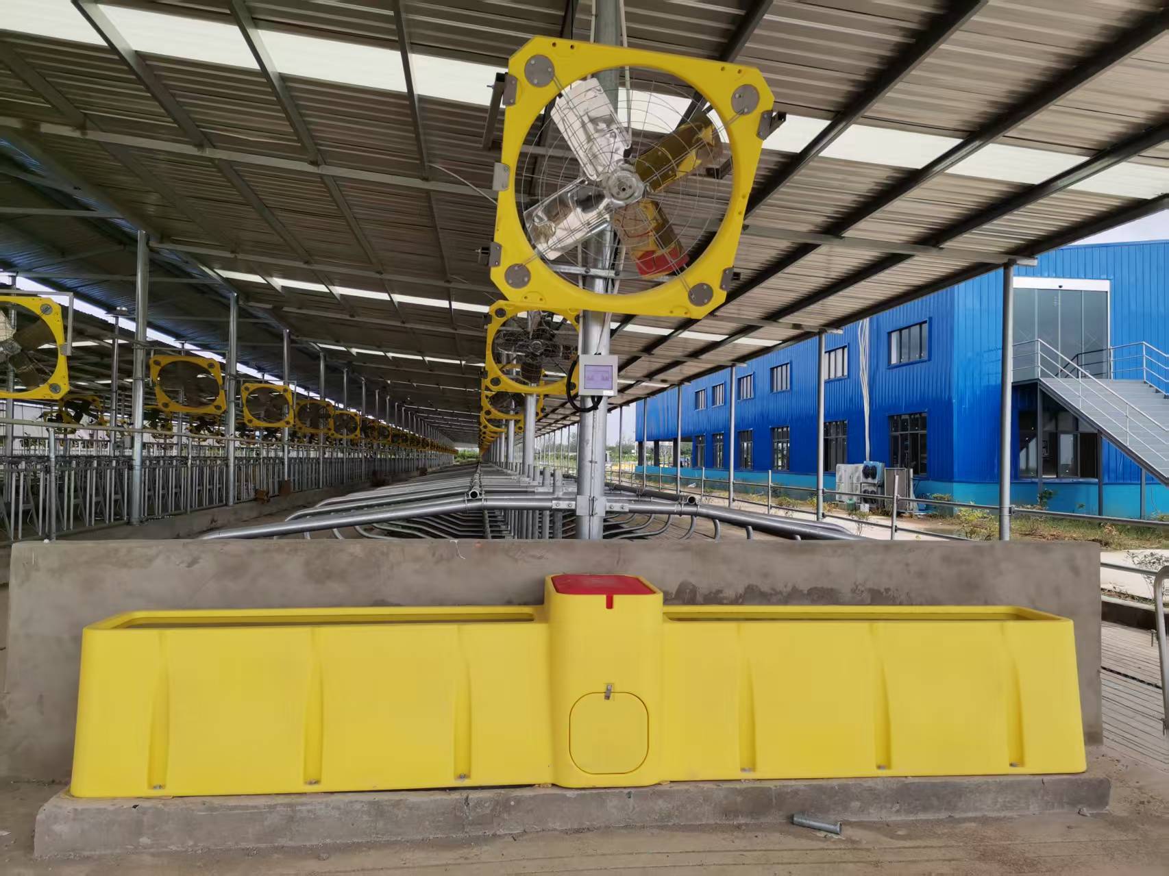 4米保温自动上水饮水槽