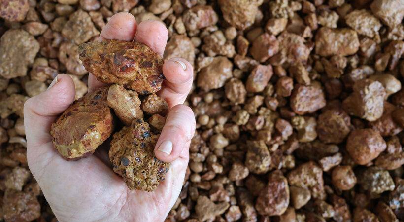 铝土矿。开采用于生产氧化铝,氧化铝是生产铝的原料。图片来源:Adobe Stock。