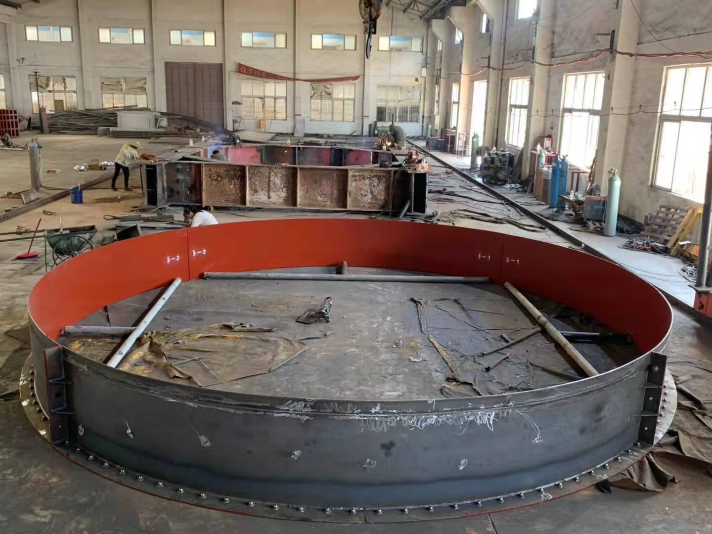 Anneaux d’acier pré-encastrés pour ouvertures de tunnel