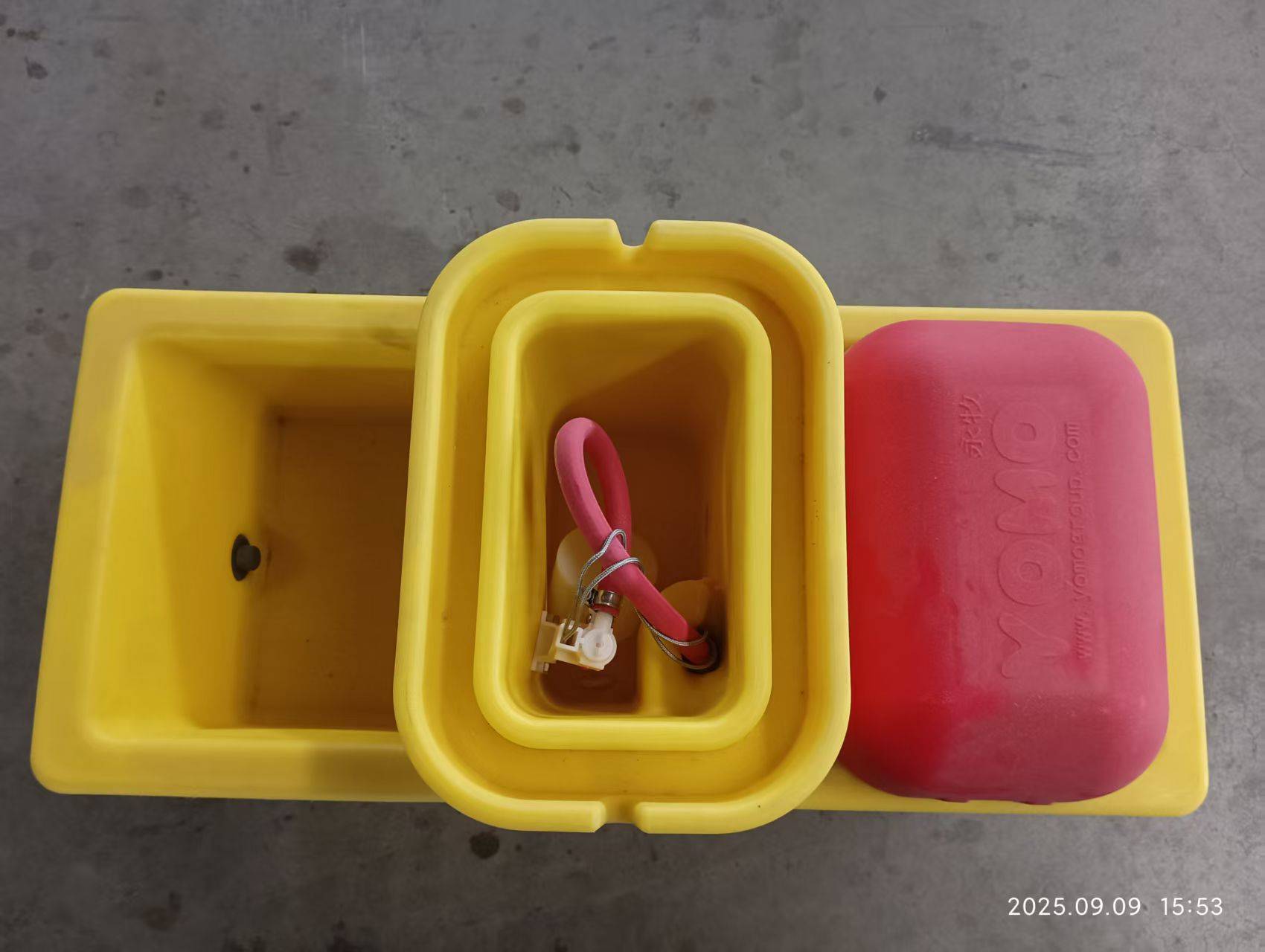 双饮犊牛饮水槽（全滚塑）