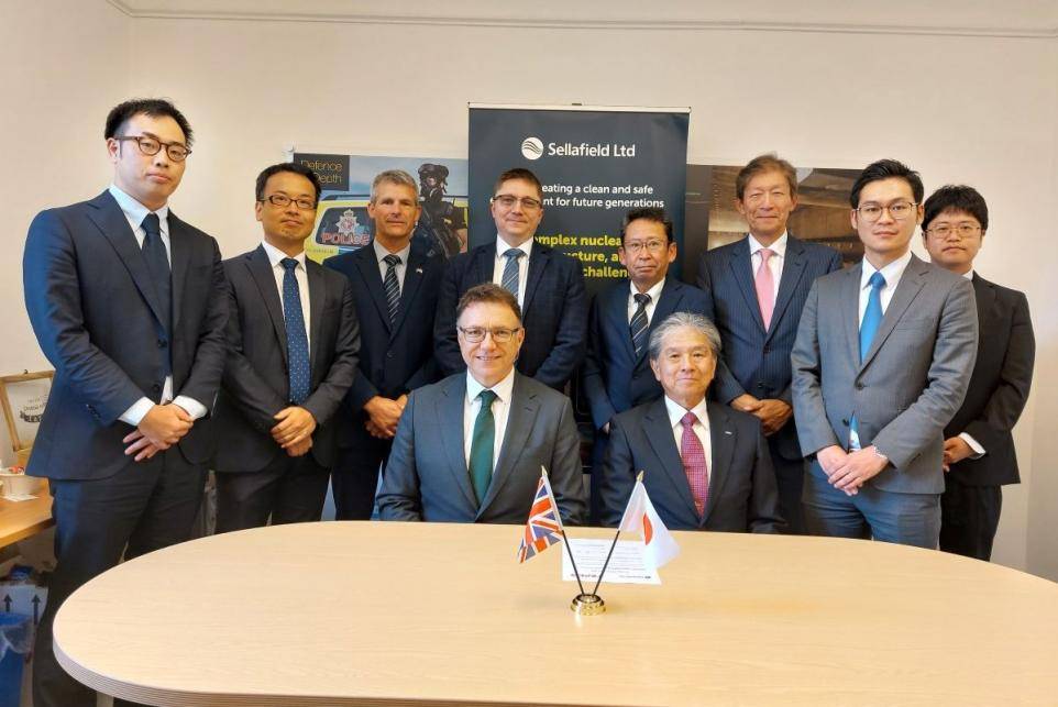 福岛第一核电站退役官员在访问塞拉菲尔德期间正式签署了延期协议(图片来源:塞拉菲尔德有限公司)