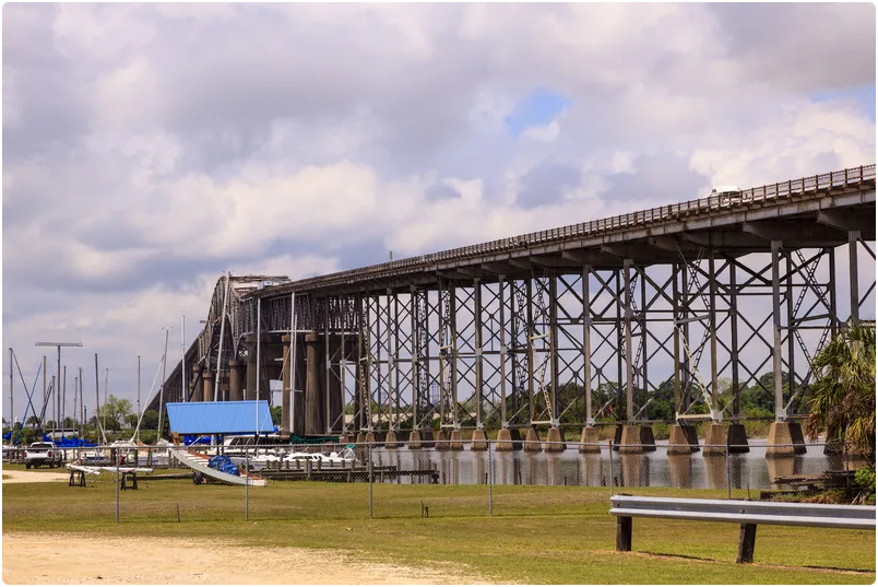 路易斯安那州卡尔卡修河大桥项目正在建设中——图片由 © Typhoonski| Dreamstime.com 提供