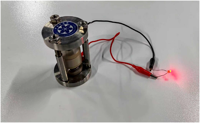 图为氢负离子原型电池。