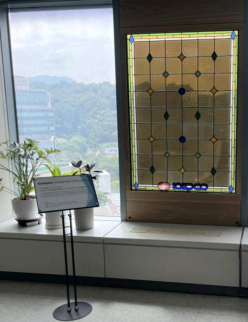 韩国电力公司开发的100W玻璃窗型钙钛矿太阳能电池 由韩国电力公司提供