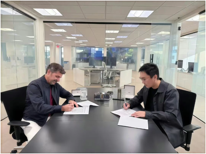 (Energy Vault首席执行官 Robert Piconi & 瑞浦兰钧总裁 Feng Ting)