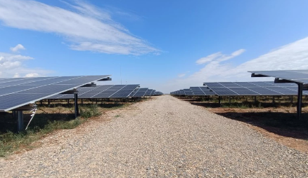 太阳能发电场。