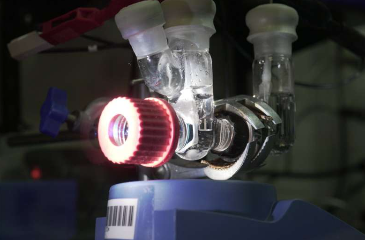 半人工有机光电阴极运行中（正面图）