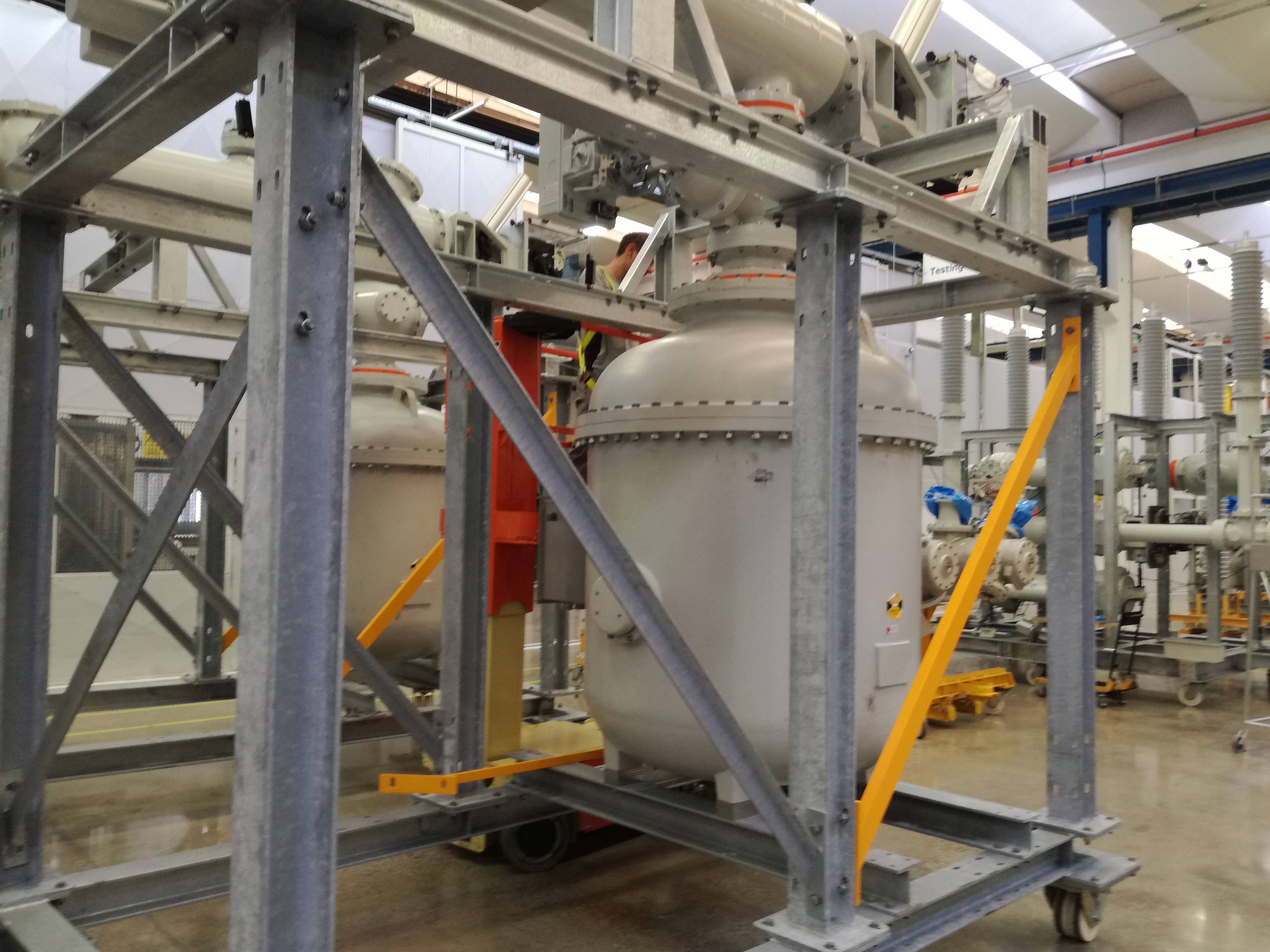 Трансформатор напряжения станции для ПАСС 380 кВ