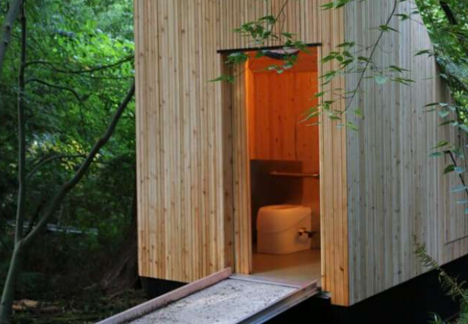 MycoToilet 是一款以蘑菇为动力的无水厕所，于 9 月 26 日在 UBC 启用