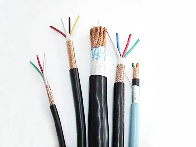 PVC-isolierte, geschirmte Leitungen mit Nennspannungen von 450 V, 750 V und darunter