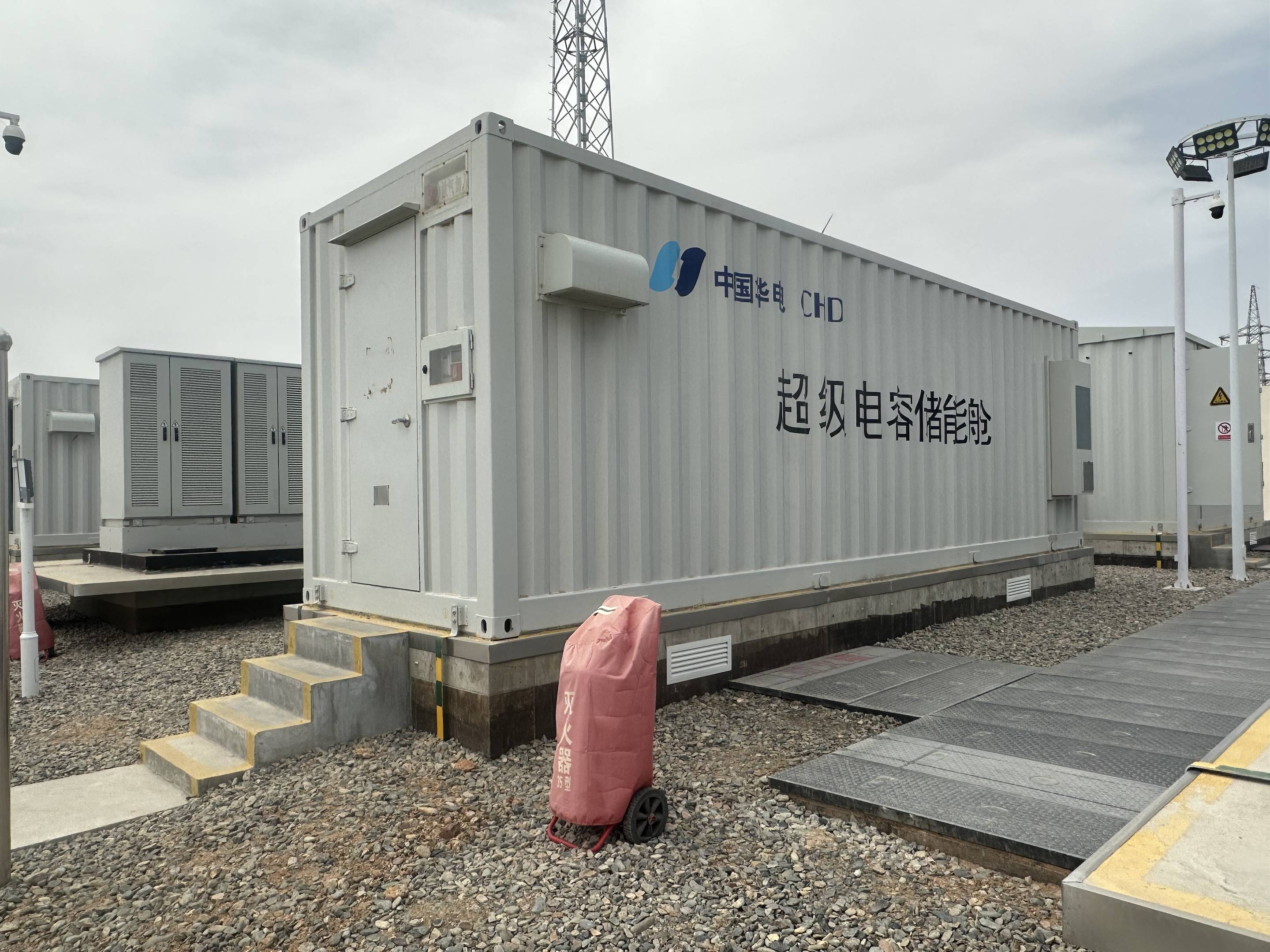 Système de stockage d’énergie à supercondensateur 2 MW/0,033 MWh pour régulation de fréquence