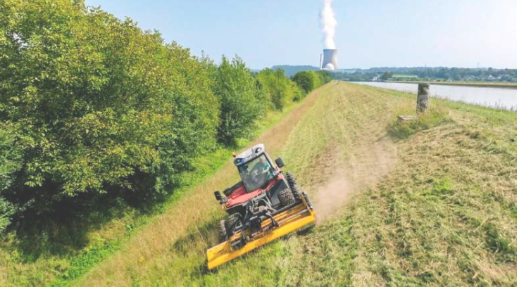 这款配备“直线牵引”功能的坡地割草机,能在其他割草机停止的地方继续前进