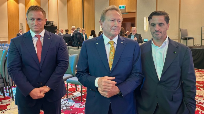 LR Fortescue金属业务首席执行官Dino Otranto、执行董事长Andrew Forrest以及增长与能源业务首席执行官Gus Pichot。