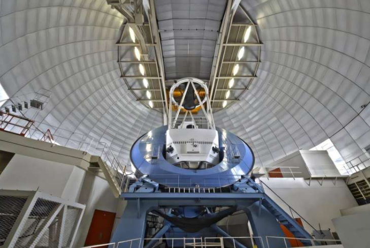 DESI 是一台最先进的仪器,用于绘制遥远天体的地图,以研究暗能量。