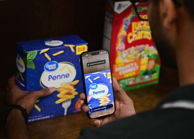 1 / 1宾夕法尼亚州立大学的一个研究团队最近开发了一款人工智能智能手机应用程序,能够帮助视障人士完成日常任务。