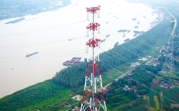 Projet de franchissement du Yangtsé du projet UHV CA 1000 kV Huainan-Shanghai « Envoi d’électricité de l’Anhui vers l’est »