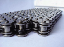 Warmgewalzter, mittel- und hochkohlenstoffhaltiger Stahl