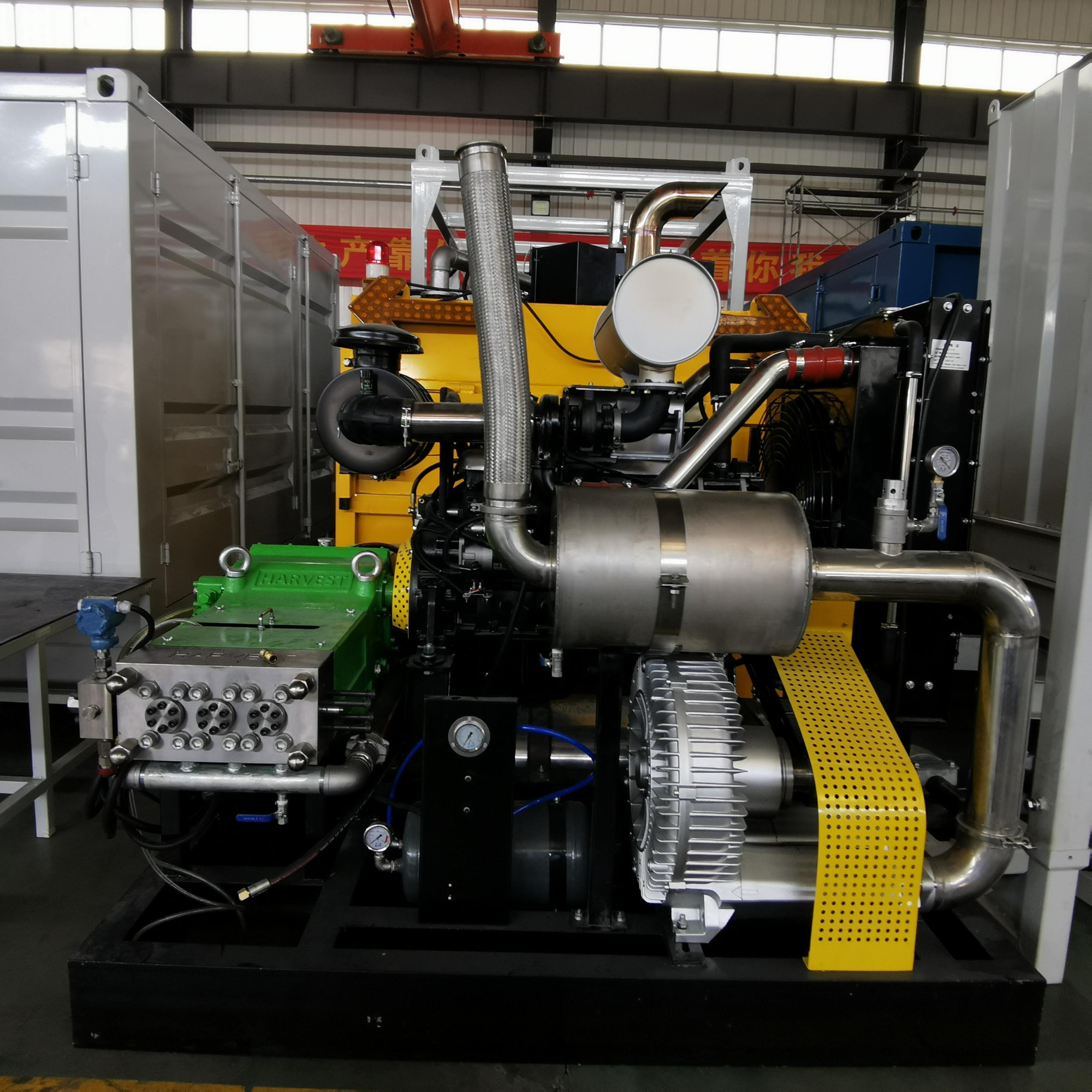 High pressure water jet cleaning pump for condensers