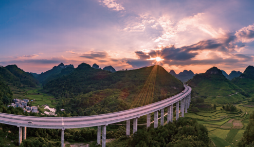 Proyecto de contrato total de construcción de autopista Baise-Jingxi en Guangxi