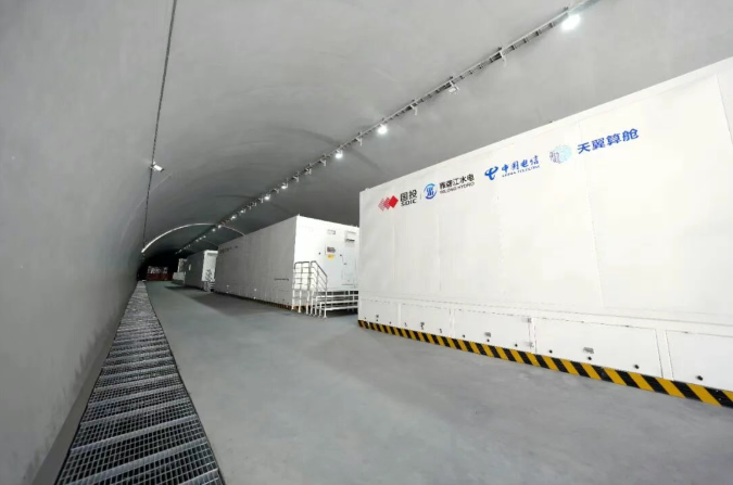 项目包括6个算力舱，提供峰值算力约600PFLOPS(每秒浮点运算60亿亿次)