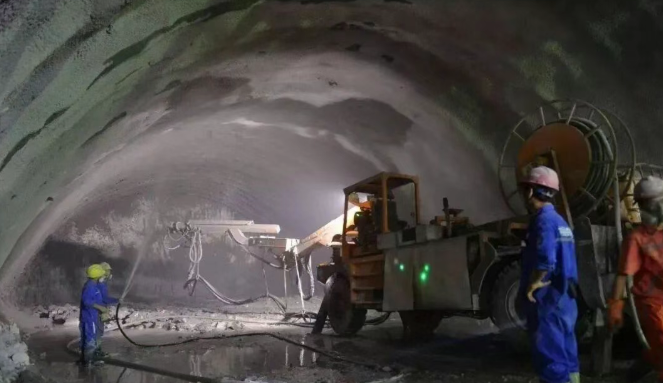 隧道施工现场