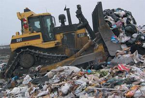 卡特彼勒垃圾处理推土机