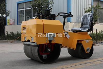 855座驾压路机