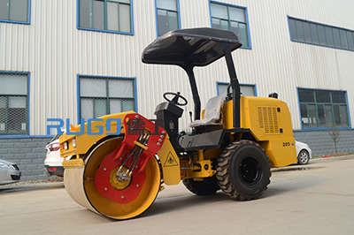 R203单钢轮座驾压路机