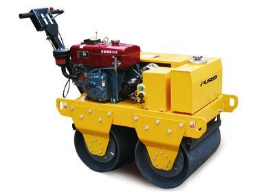 FYL-S600CS 水冷双轮压路机