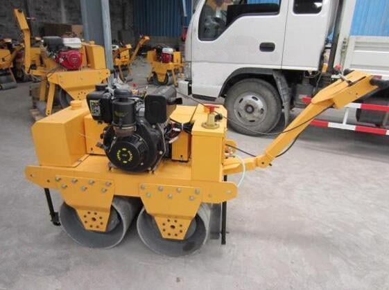 手扶式双钢轮压路机