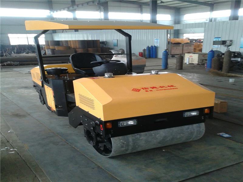 XD-3.0型振动压路机