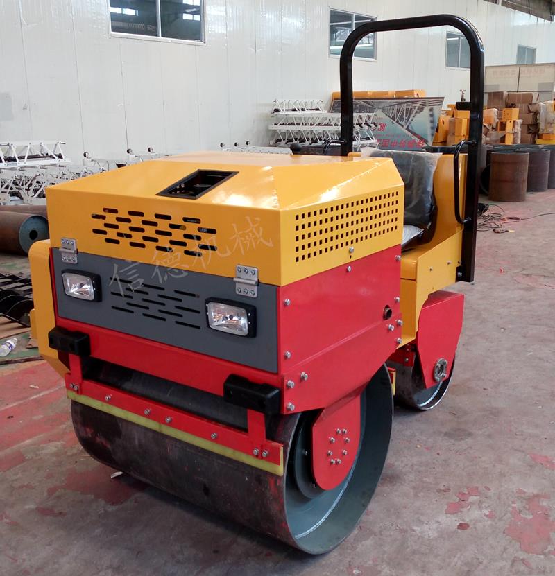 XDJX-1.5吨驾驶振动压路机