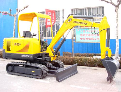 小型挖掘机