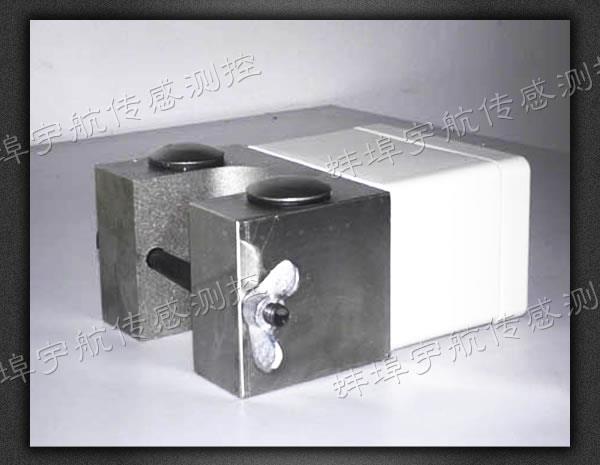 抽油机井可卸载荷位移一体化传感器