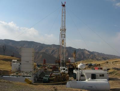 2000m拖挂钻机车