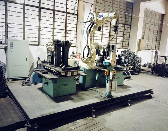 标准的机器人焊接单元