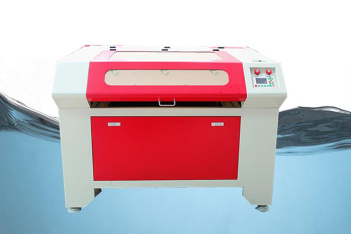 激光雕刻机