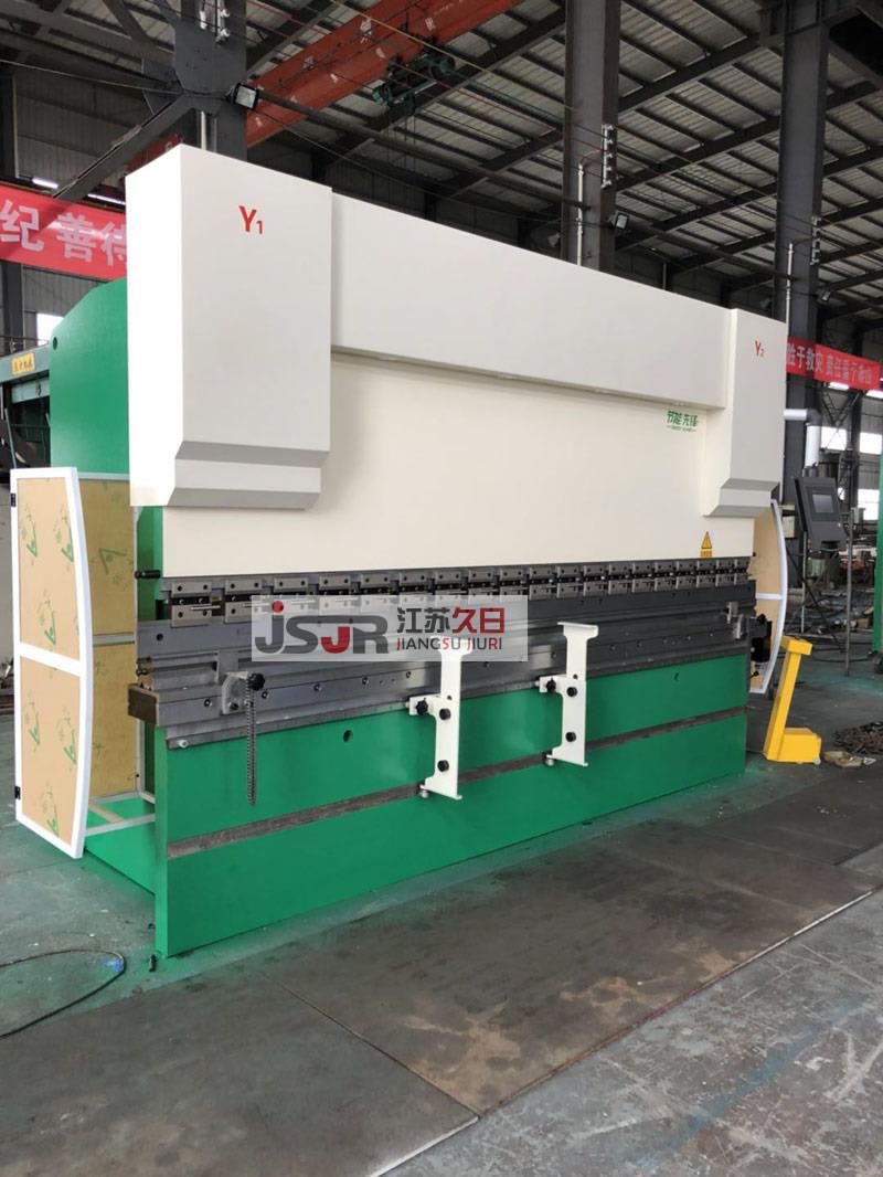 W67K-125T/4000 4+1轴意大利ESA630数控折弯机