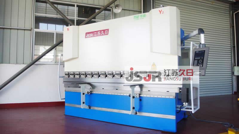 W67K-100T/3200 3+1轴荷兰DELEM52数控折弯机